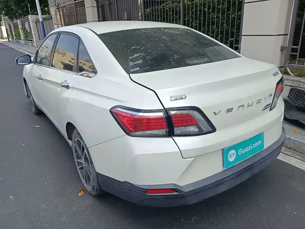 Venucia D60 — миниатюра 5