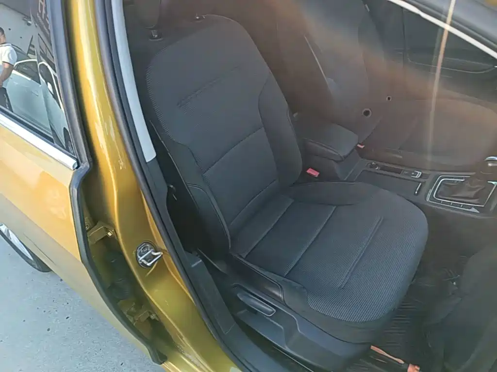 Volkswagen Golf — миниатюра 25
