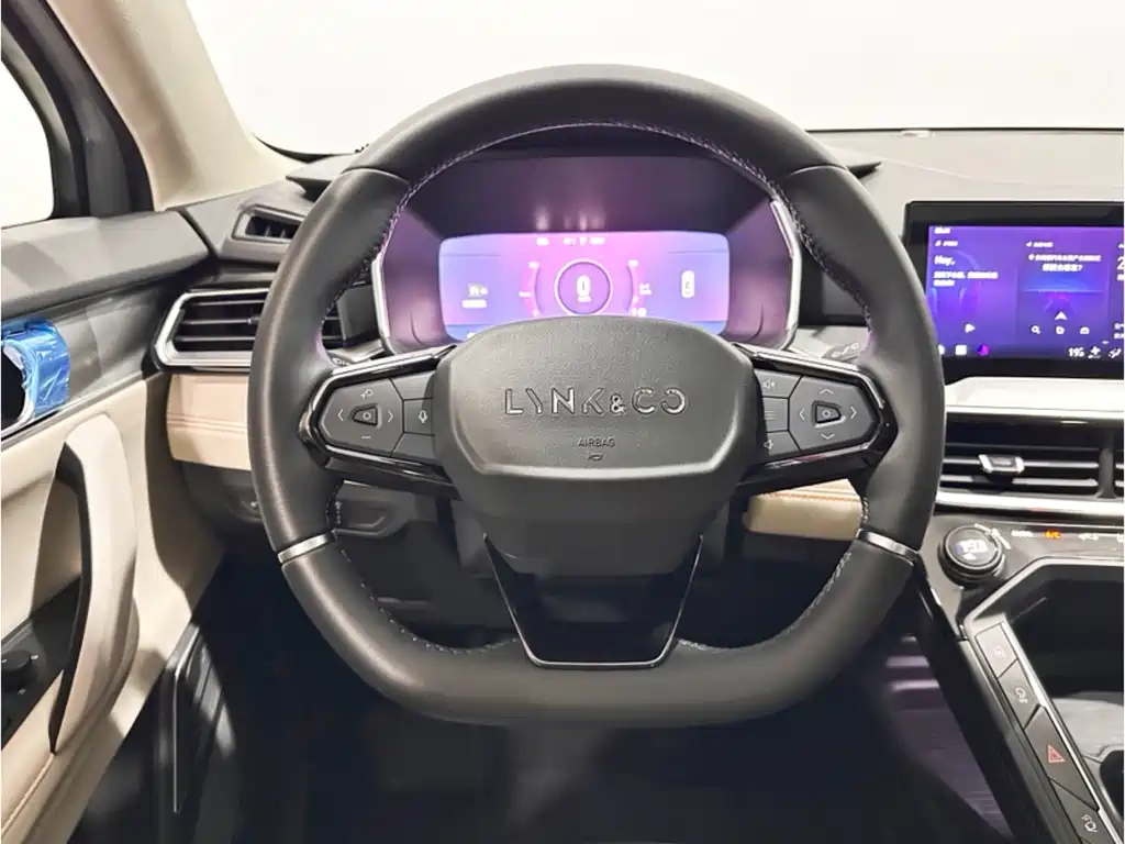 Lynk & Co 06 EM-P 2022 PHEV 84KM Pro