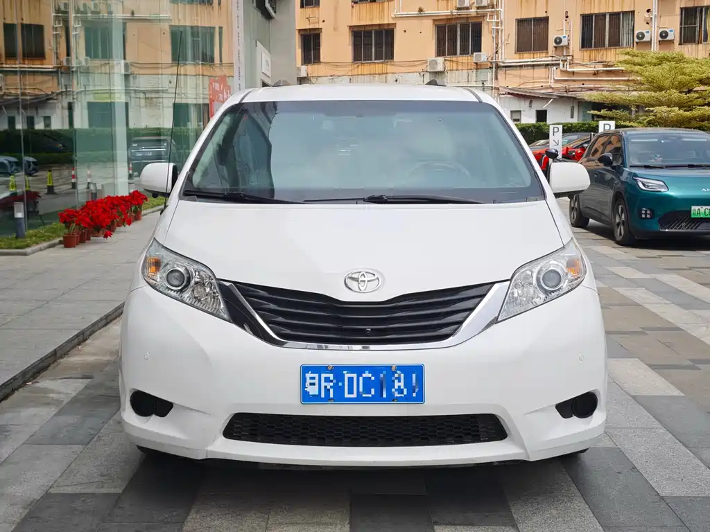 Toyota Sienna 2013 3.5L AT