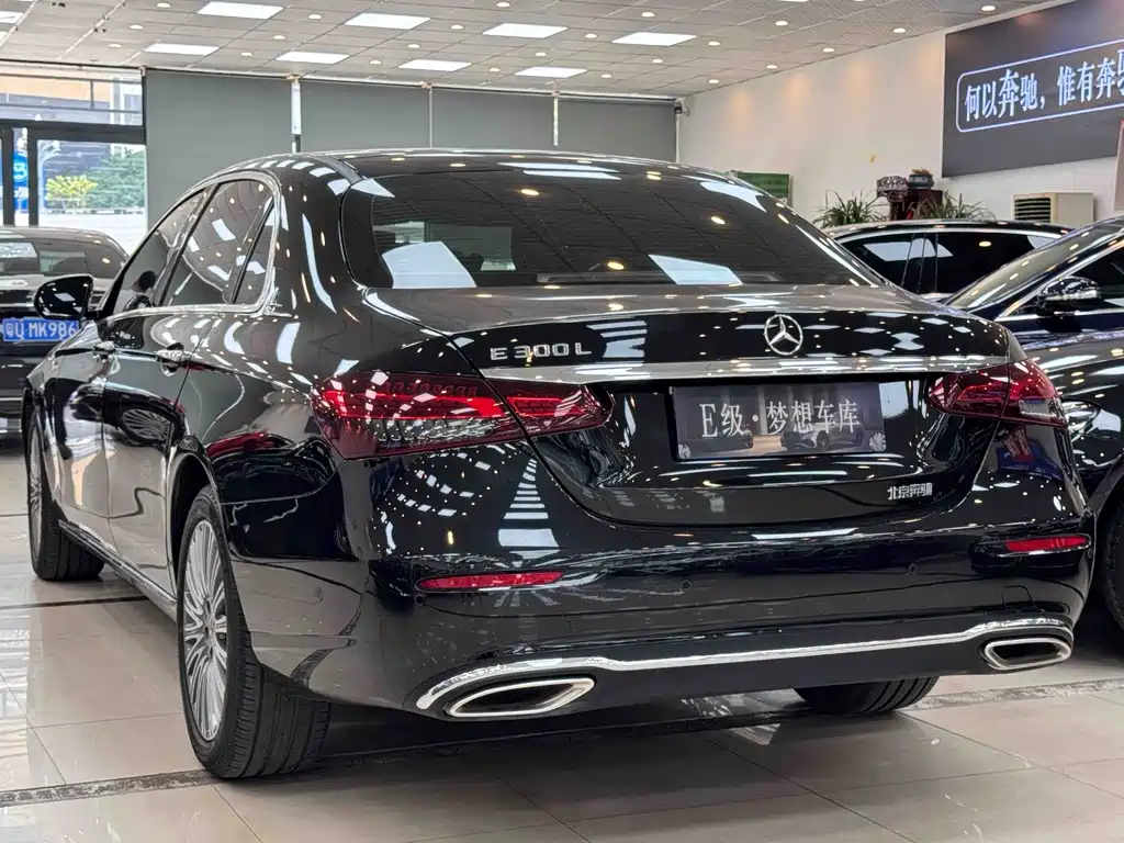 Mercedes-Benz E-Class — миниатюра 16