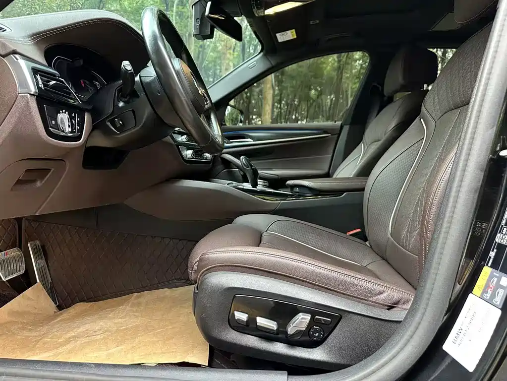BMW 5 Series New Energy — миниатюра 11