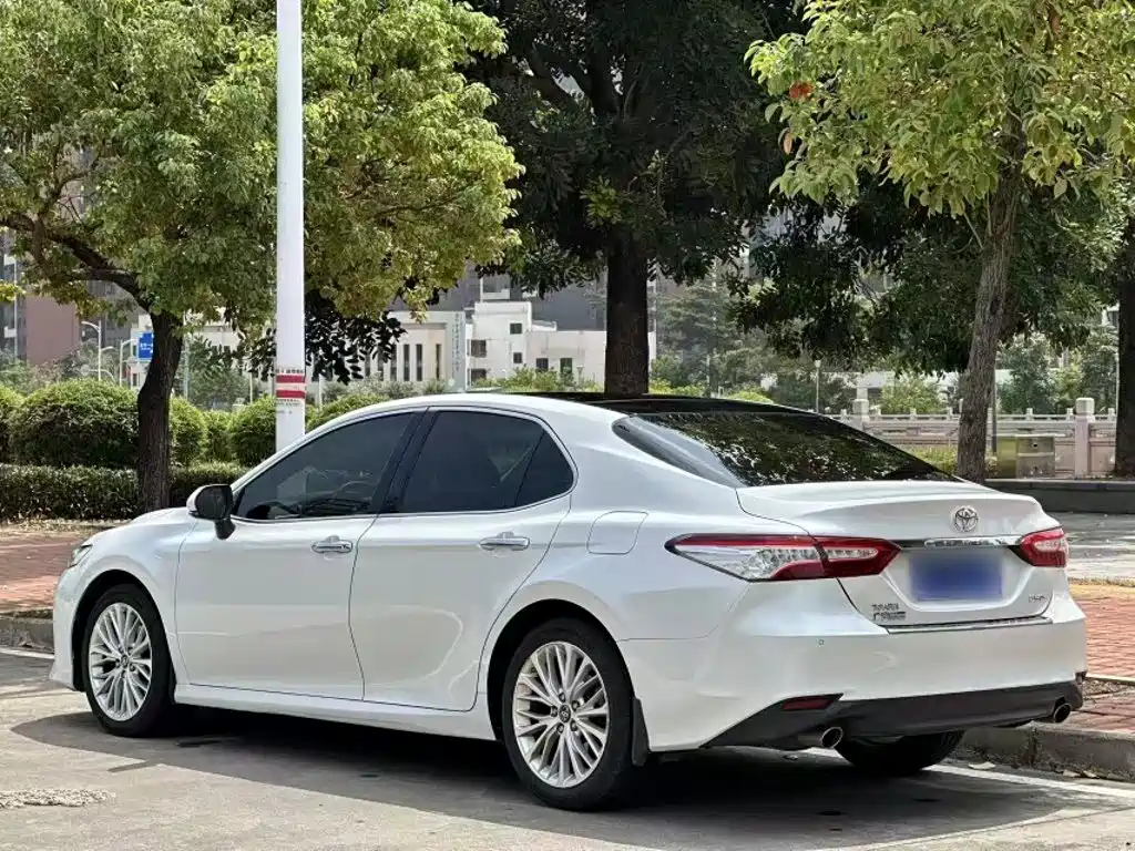Toyota Camry — миниатюра 24