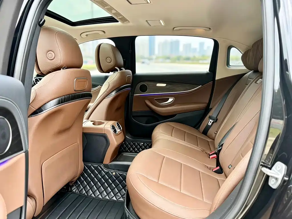 Mercedes-Benz E-Class — миниатюра 7