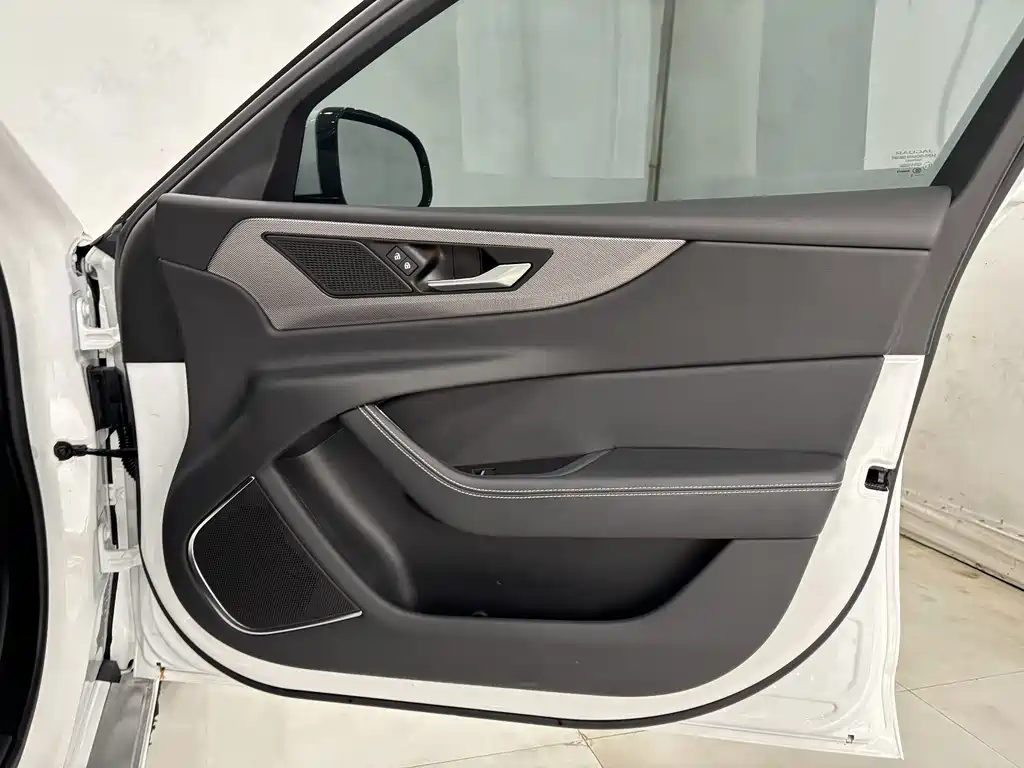 Jaguar XEL — миниатюра 24