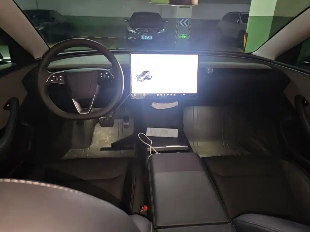 Tesla Model 3 — миниатюра 6