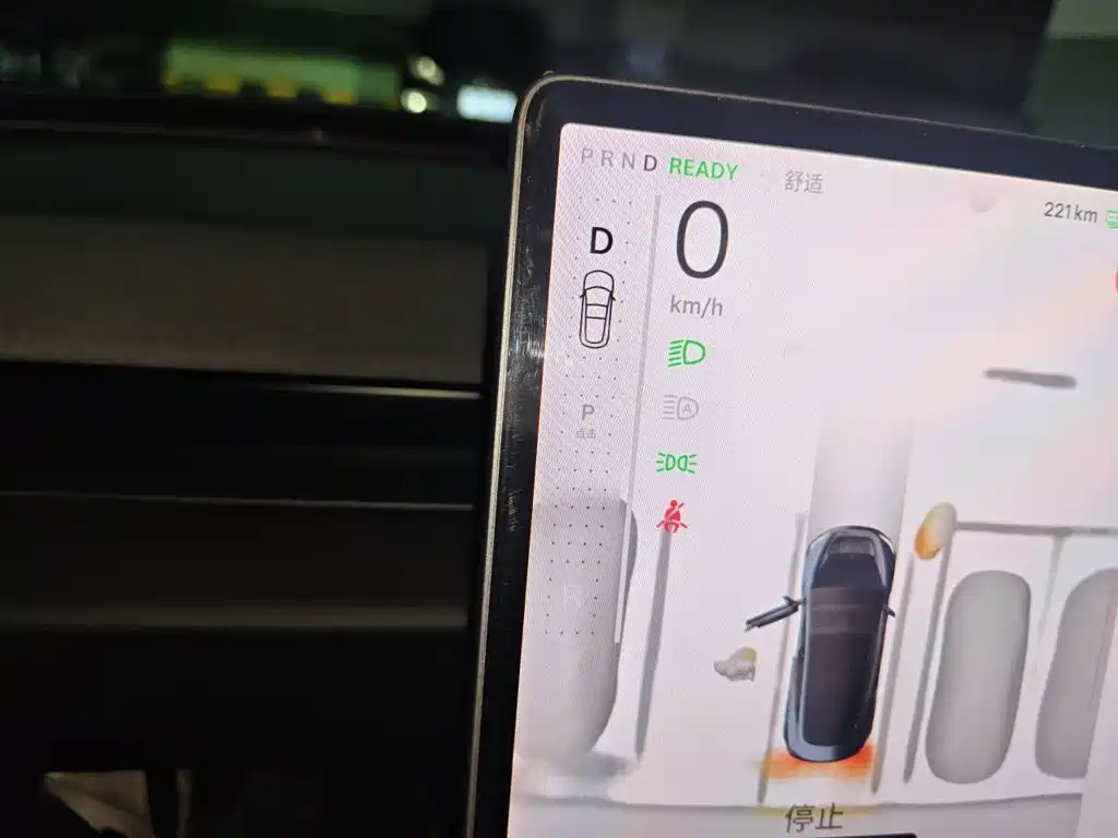 Tesla Model 3 — миниатюра 11