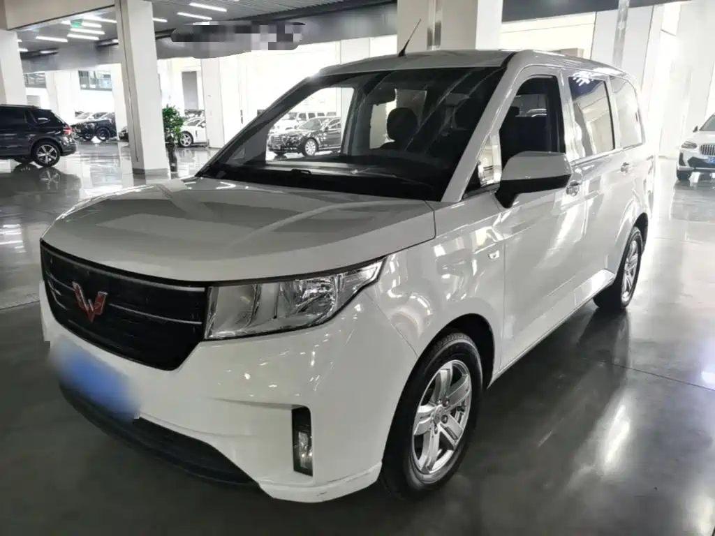 Wuling Hongguang PLUS