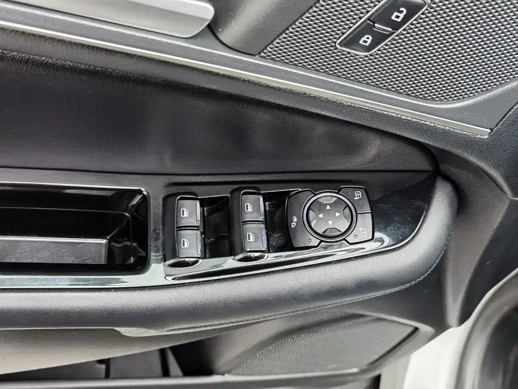 Ford Edge — миниатюра 9