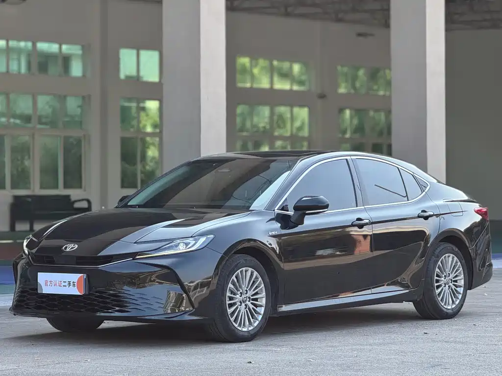 Toyota Camry 2025