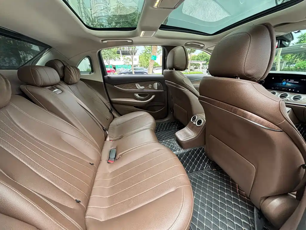 Mercedes-Benz E-Class — миниатюра 9