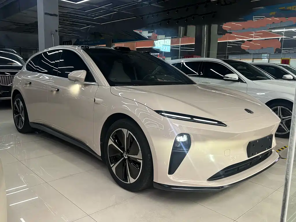 NIO ET5