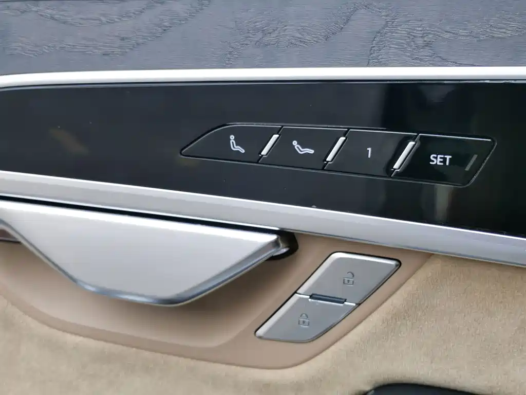 Audi A8 — миниатюра 8