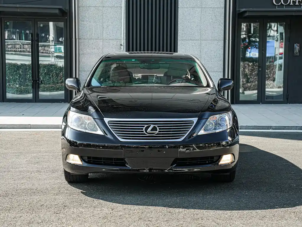 Lexus LS — миниатюра 2