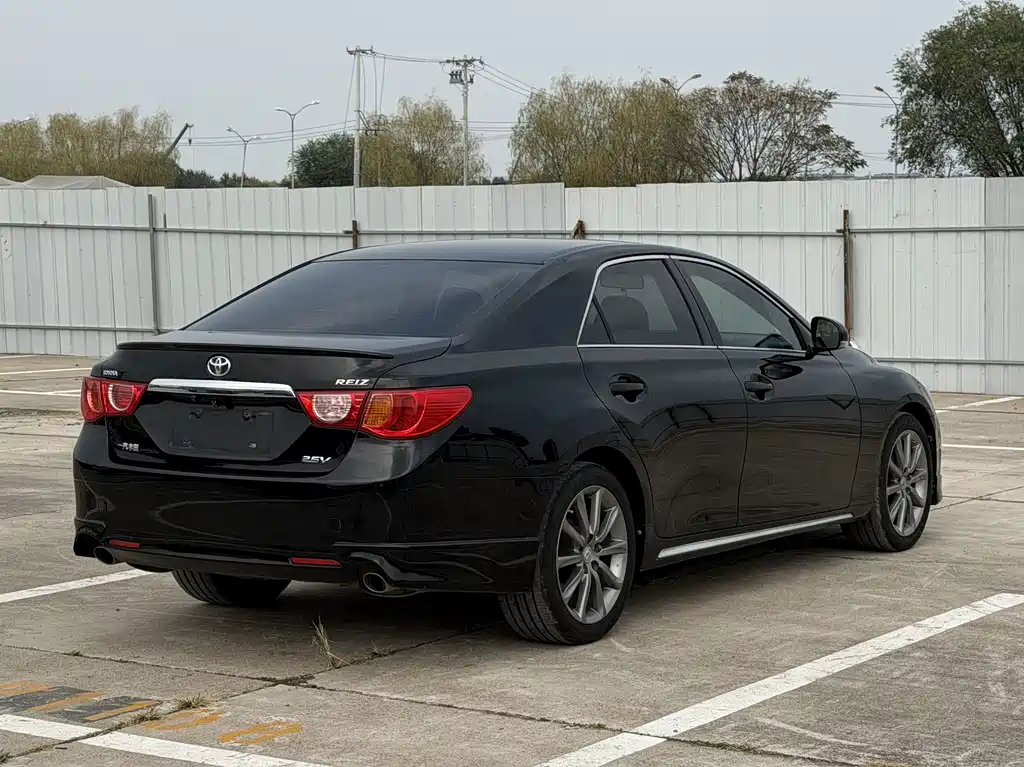 Toyota Reiz — миниатюра 4