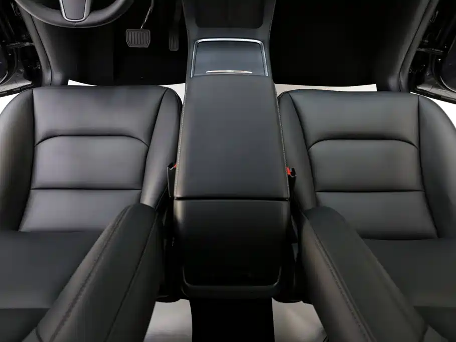 Tesla Model Y — миниатюра 10