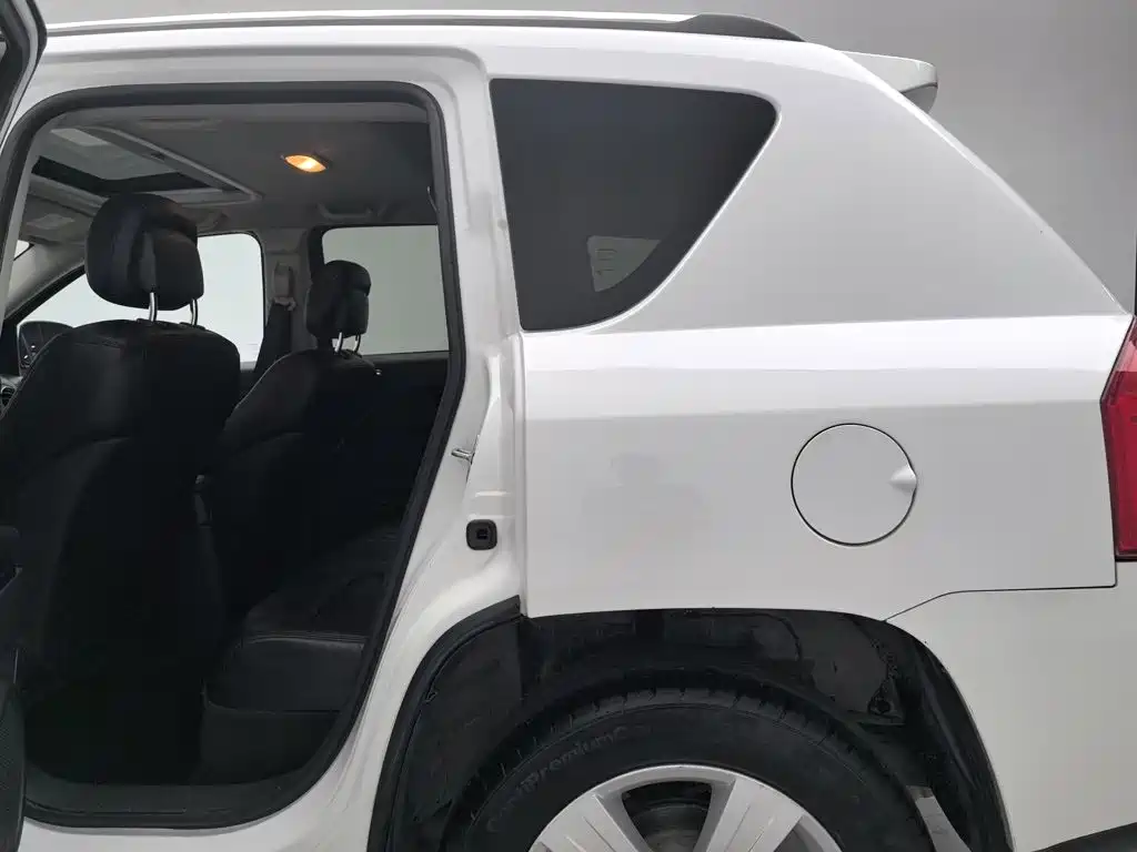 Jeep Compass (Import) — миниатюра 15