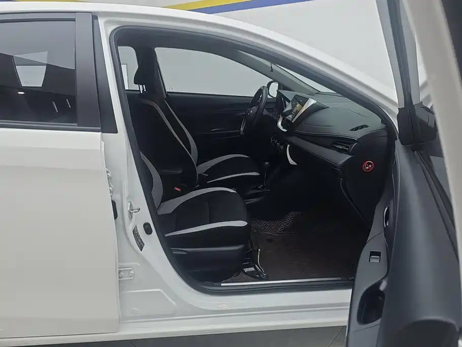 Toyota Yaris L — миниатюра 8