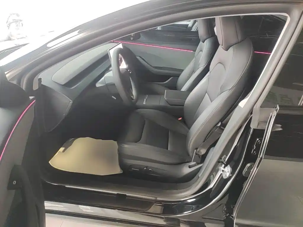Tesla Model 3 — миниатюра 15