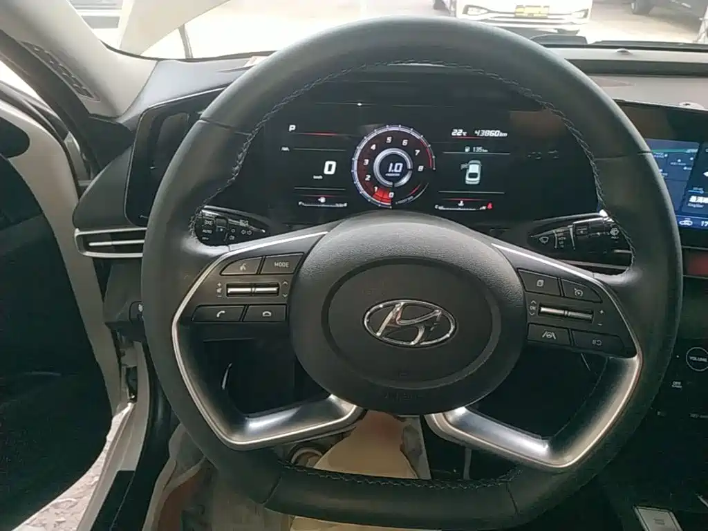 Hyundai Elantra — миниатюра 11