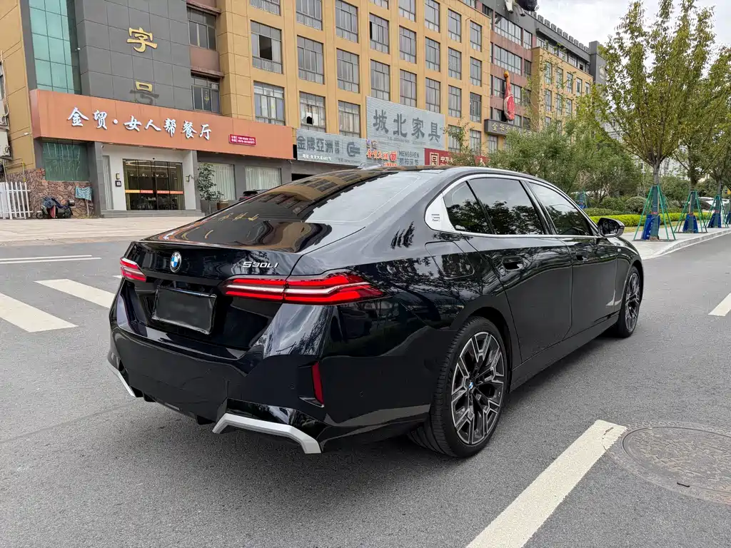 BMW 5 Series — миниатюра 4