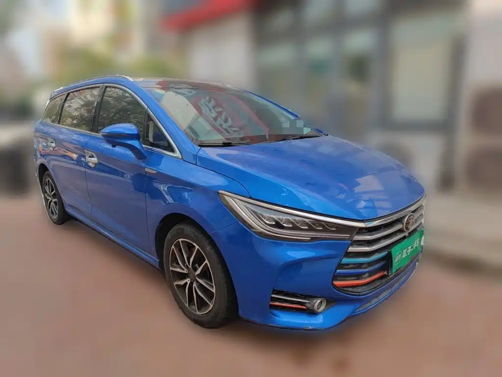 BYD MAX — миниатюра 3