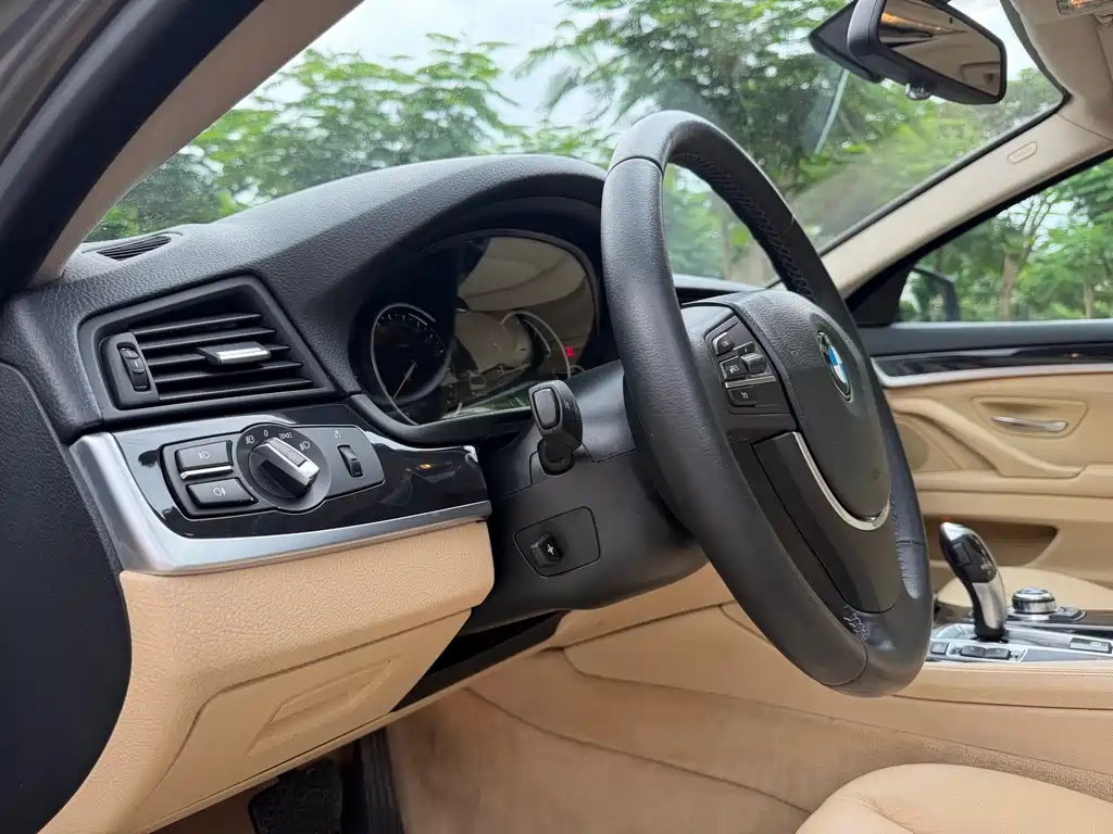 BMW 5 Series — миниатюра 12