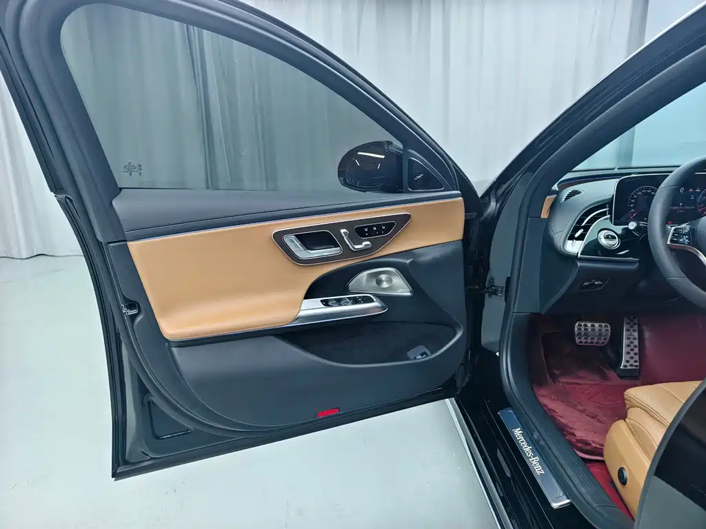Mercedes-Benz E-Class — миниатюра 7