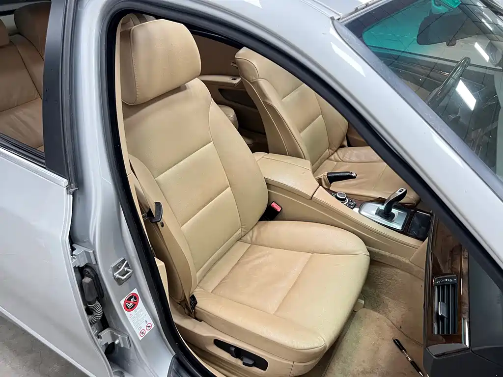 BMW 5 Series — миниатюра 10