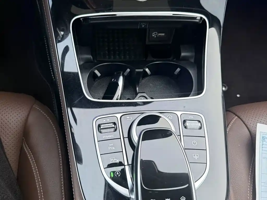 Mercedes-Benz E-Class — миниатюра 6
