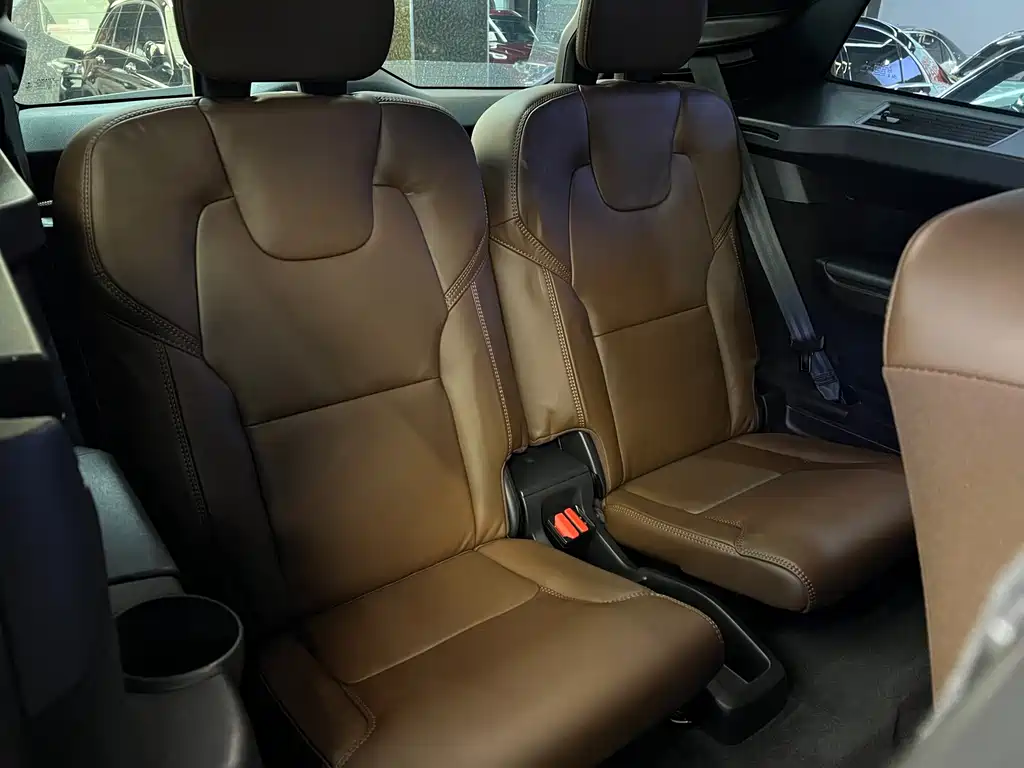 Volvo XC90 — миниатюра 10