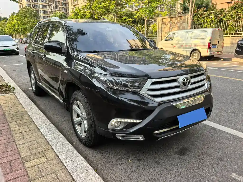 Toyota Highlander 2012 2.7L 5 мест Elite