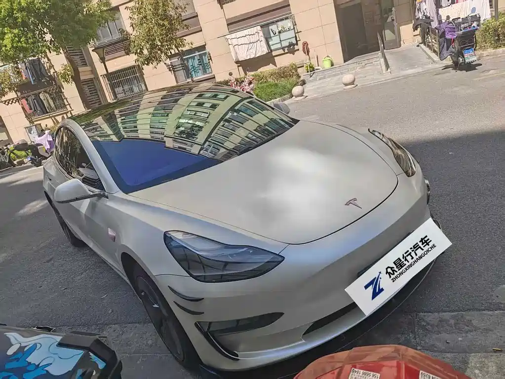 Tesla Model 3 — миниатюра 3