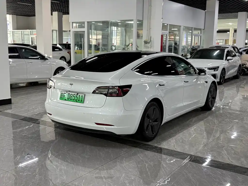 Tesla Model 3 — миниатюра 8