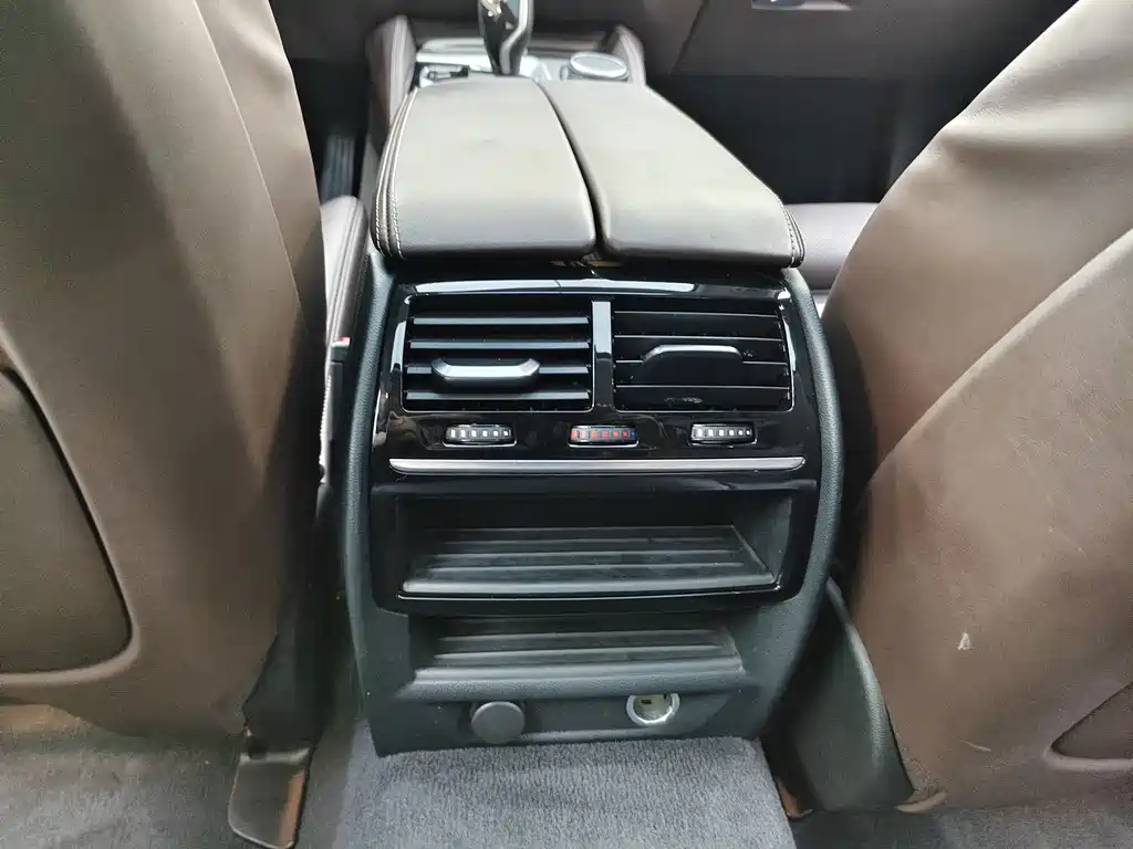 BMW 5 Series New Energy — миниатюра 10