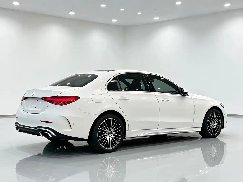 Mercedes-Benz C-Class — миниатюра 6