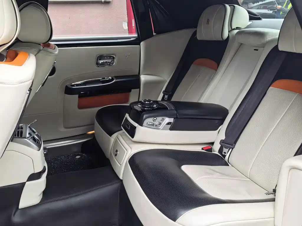 Rolls-Royce Ghost — миниатюра 6