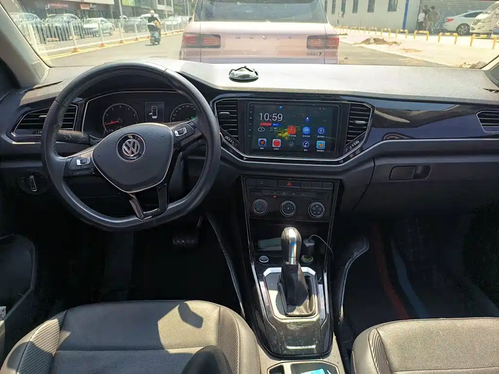 Volkswagen T-Roc — миниатюра 10