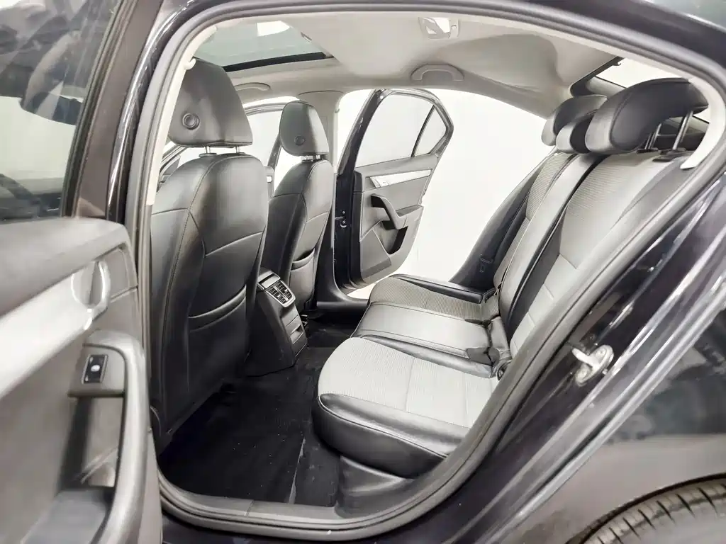 Skoda Octavia 1.6L Auto Innovation Edition, фото 12