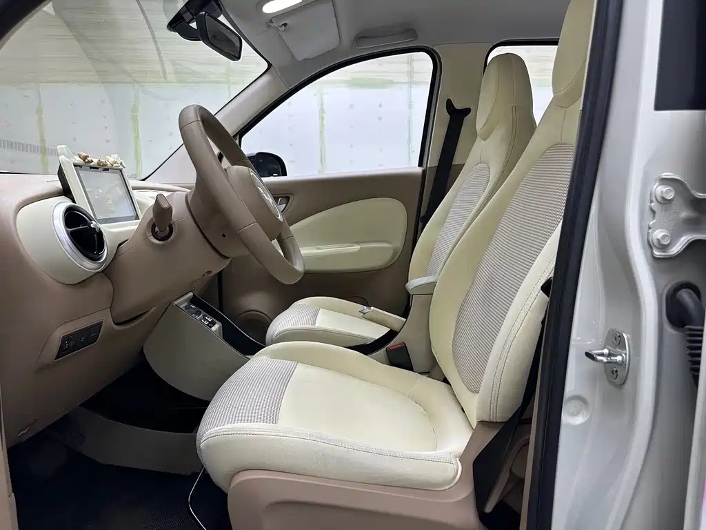 Wuling MINIEV — миниатюра 8