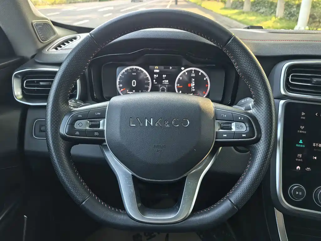 Lynk & Co 01 — миниатюра 11