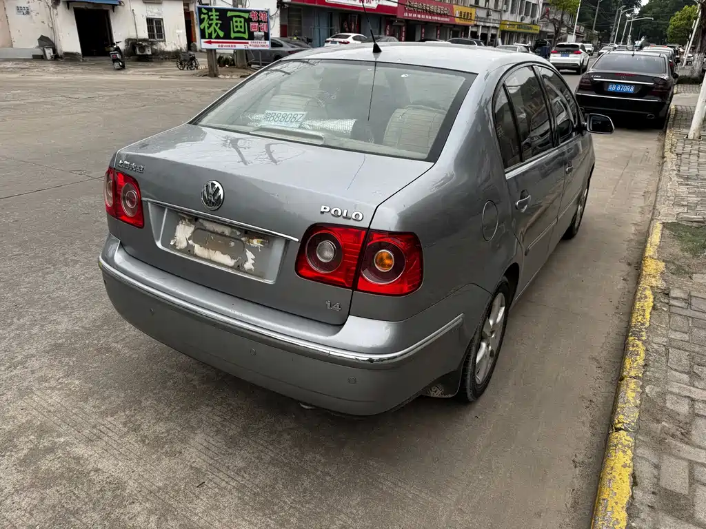 Volkswagen Polo 2009 1.4L AT
