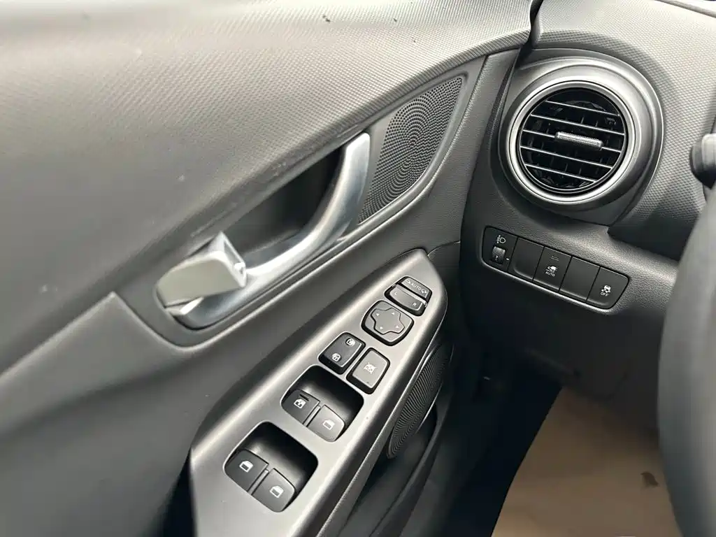 Hyundai Kona Electric — миниатюра 22