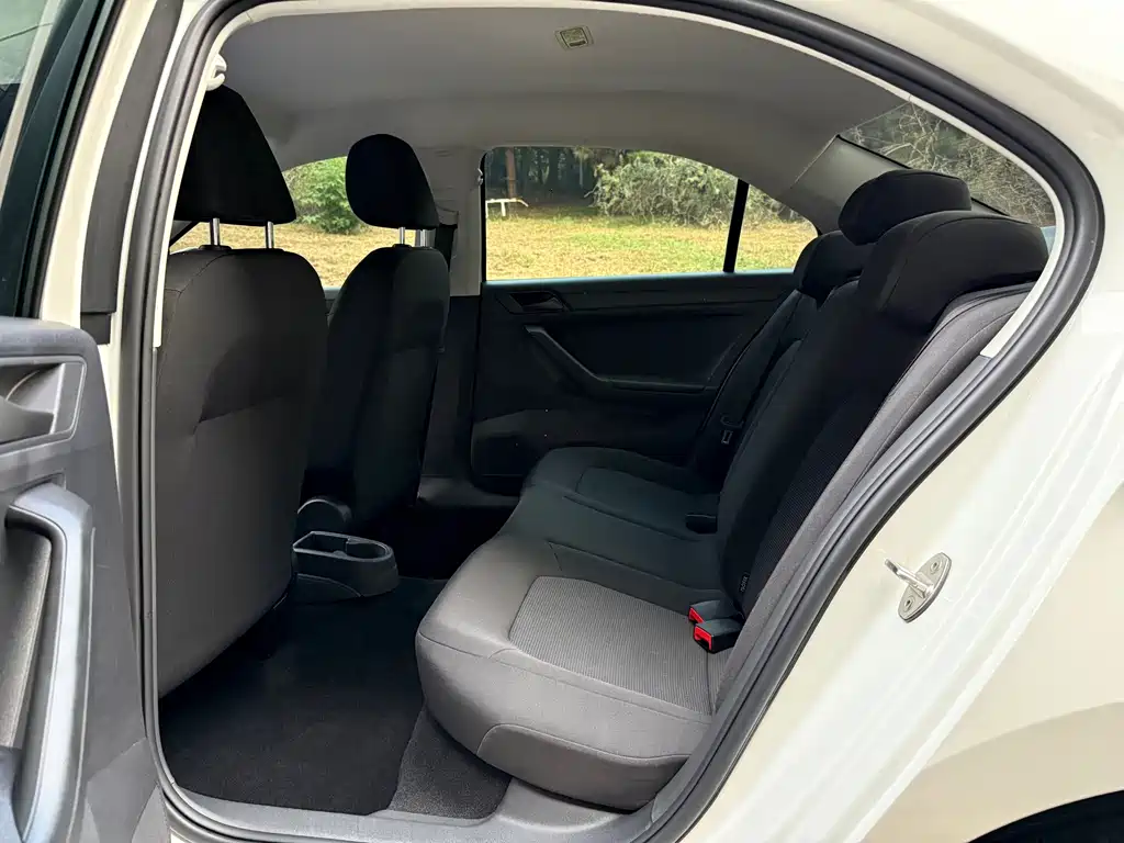 Volkswagen Jetta — миниатюра 8