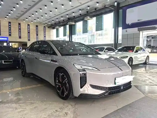 2024 Hongqi EH7