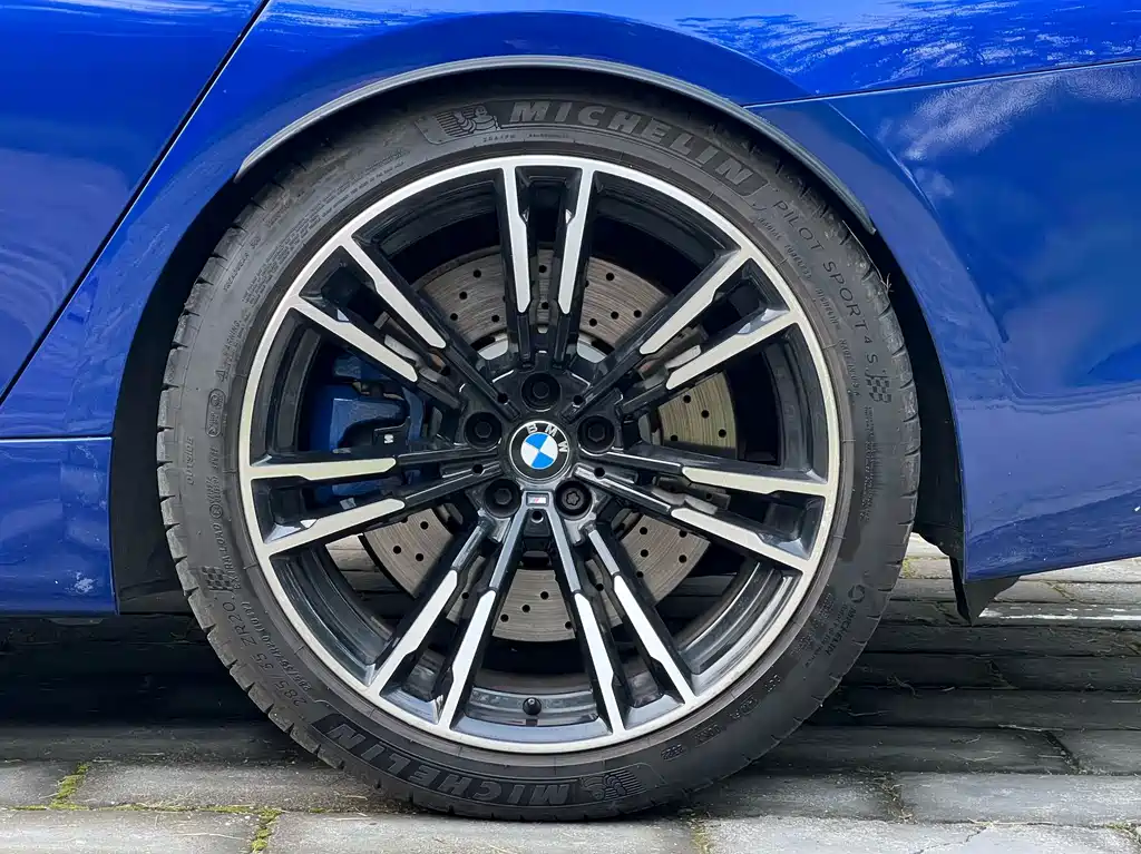 BMW M5 — миниатюра 5