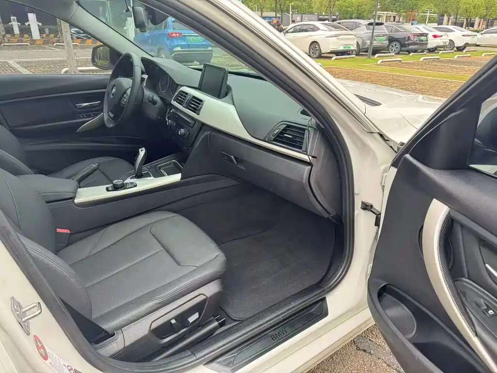 BMW 3 Series — миниатюра 4
