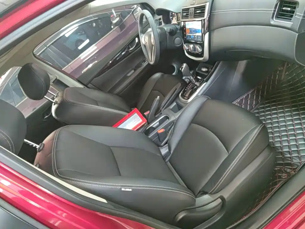 Nissan Tiida — миниатюра 25