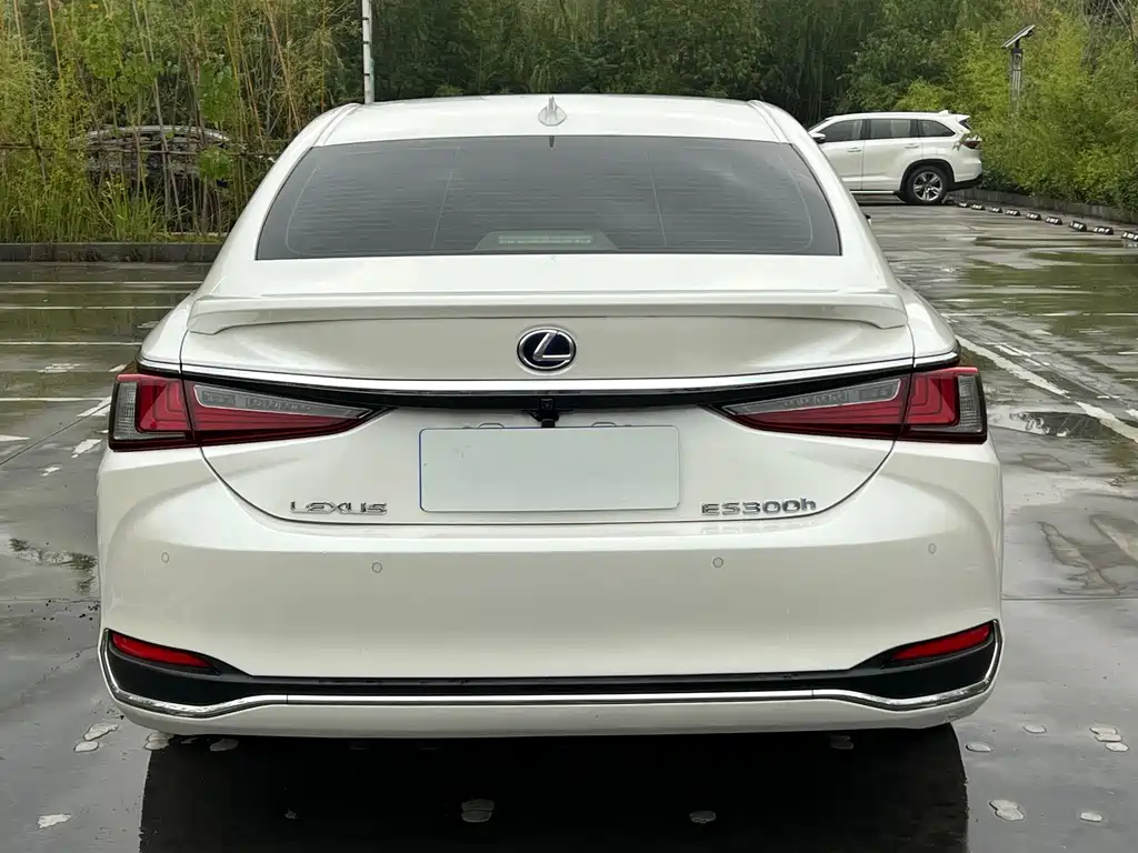Lexus ES — миниатюра 8