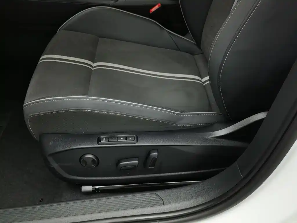Volkswagen Golf — миниатюра 20